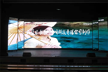 為什么戶外LED全彩屏的顏色漸變過程中會出現(xiàn)斷層？