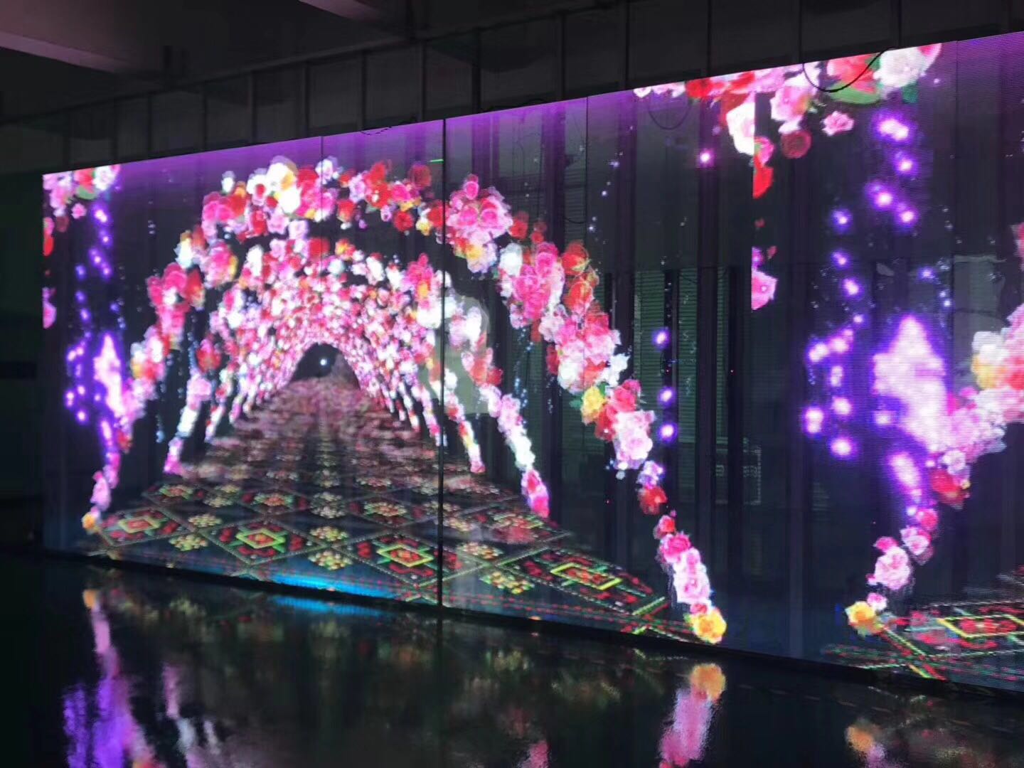 酒吧用LED透明屏效果怎么樣？